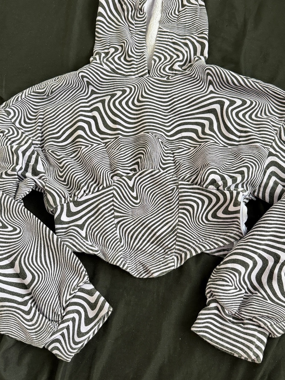 H&M Black & Purple Wavy Stripe Cropped Hoodie